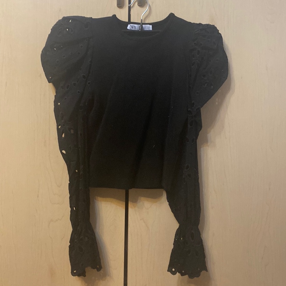 Puff sleeved eyelet crop top